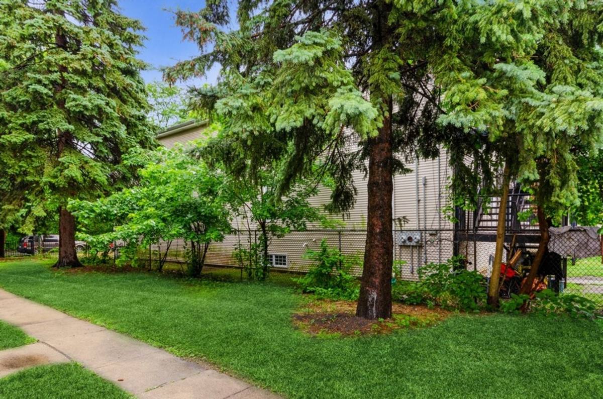 Apartment for rent at 7946-7948 S Greenwood, Chicago, IL 60619