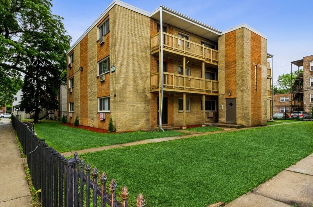 Apartment for rent at 7946-7948 S Greenwood, Chicago, IL 60619