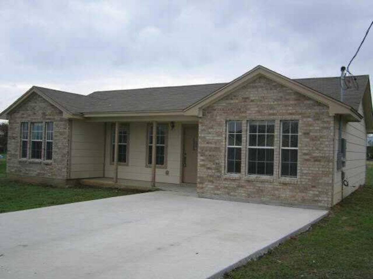 House for rent at 750 Fallen Oak Dr, Bertram, TX 78605