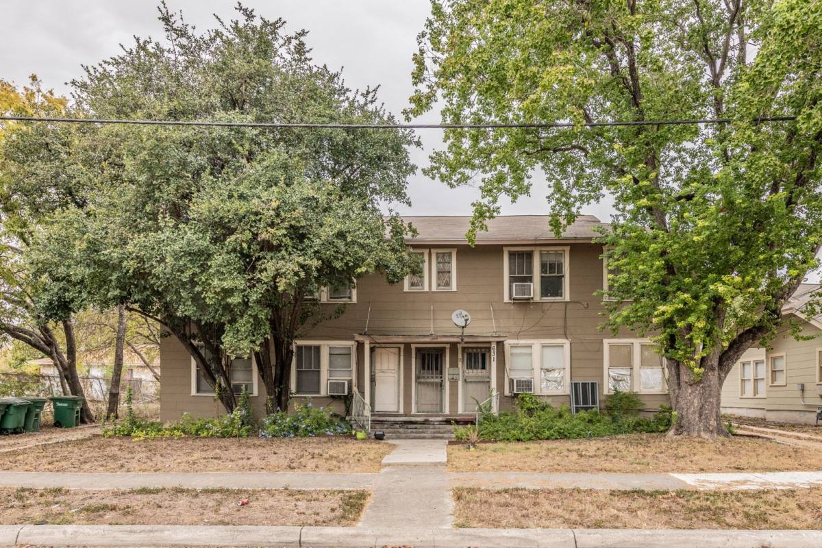 Apartment for rent at 631 E Ashby Place, San Antonio, TX 78212