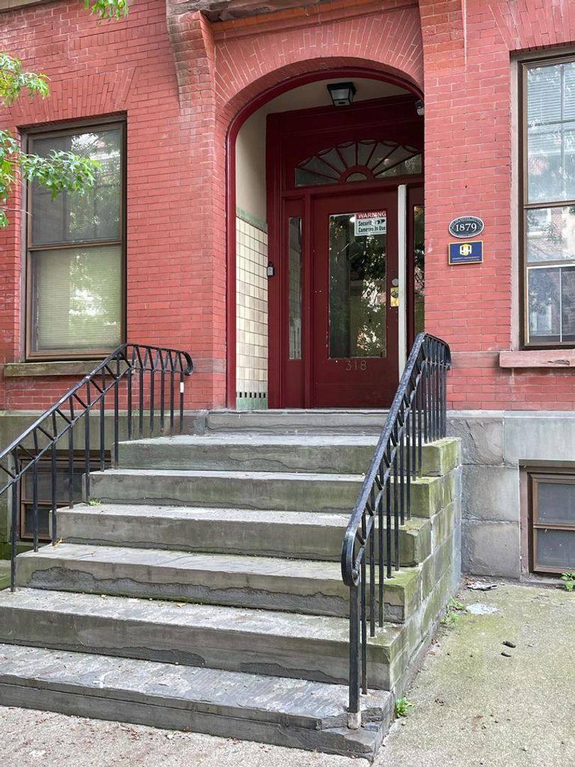 Apartment for rent at 318 State St, Albany, NY 12210