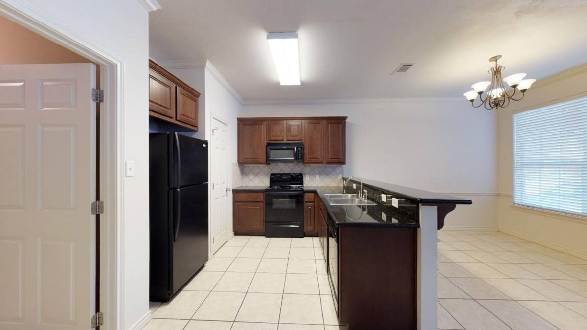 Townhouse for rent at 146 Forest Dr, College Station, TX 77840
