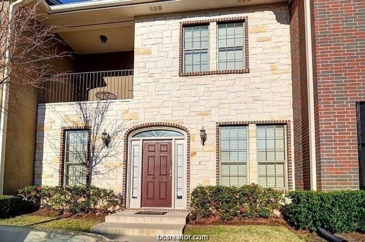 Townhouse for rent at 146 Forest Dr, College Station, TX 77840