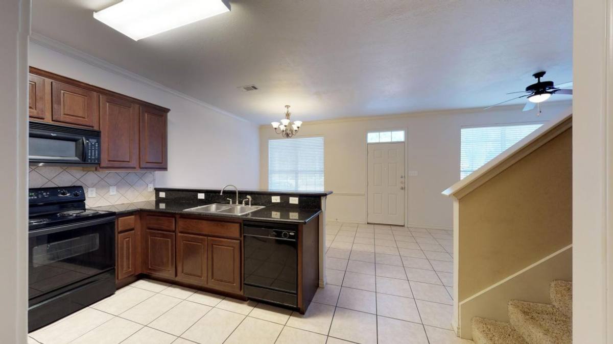 Townhouse for rent at 146 Forest Dr, College Station, TX 77840