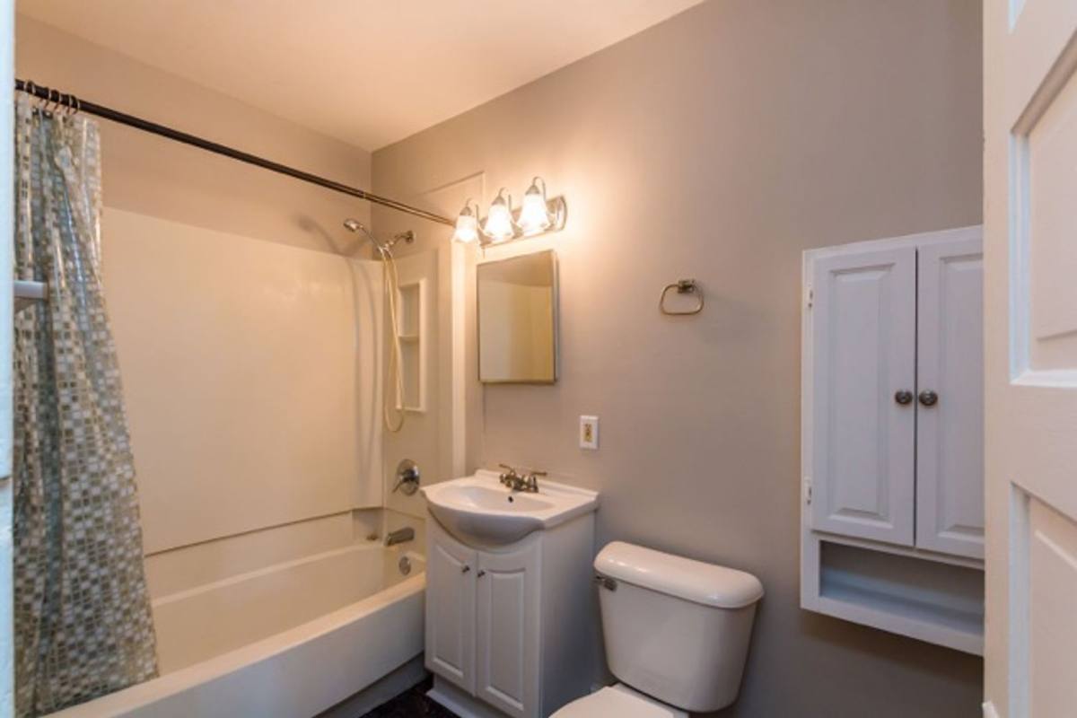 Apartment for rent at 423 4th Ave SE, Rochester, MN 55904