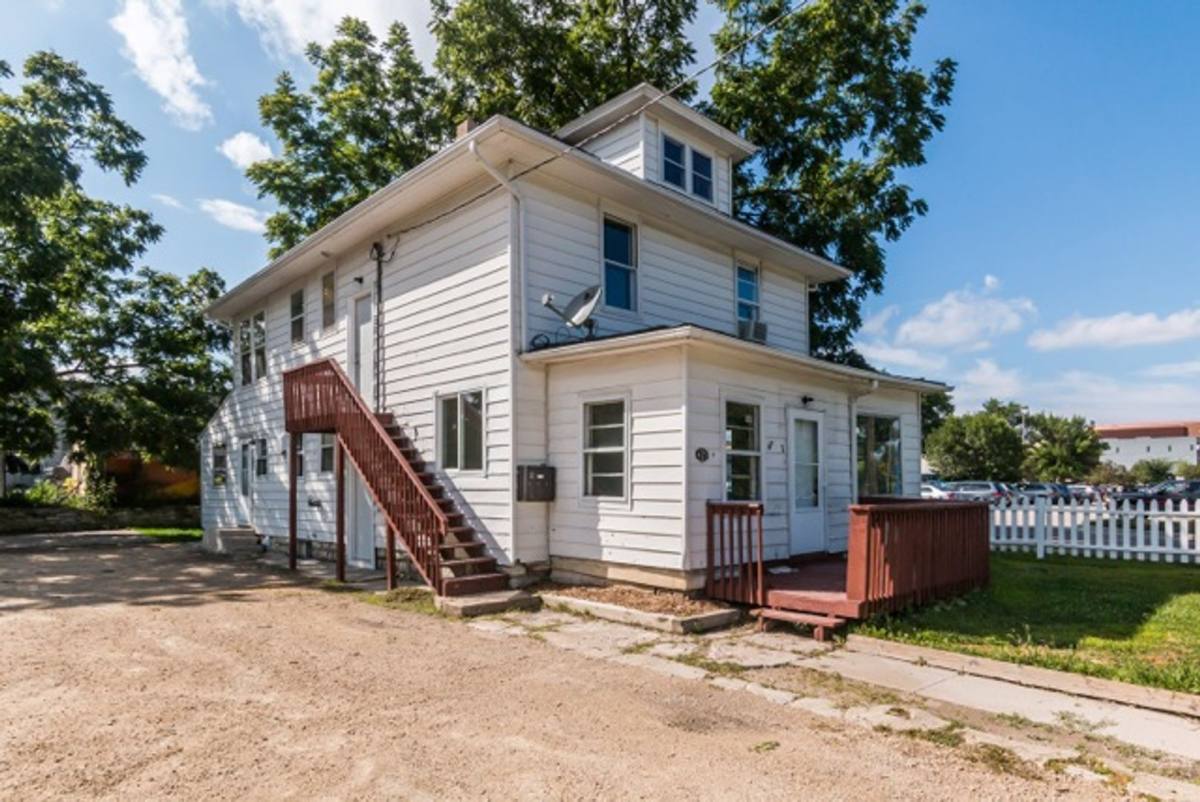 Apartment for rent at 423 4th Ave SE, Rochester, MN 55904