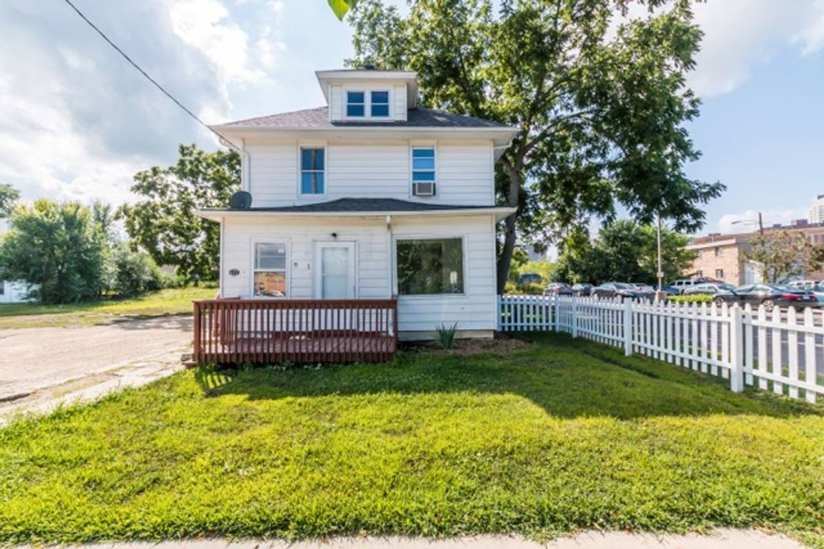 Apartment for rent at 423 4th Ave SE, Rochester, MN 55904