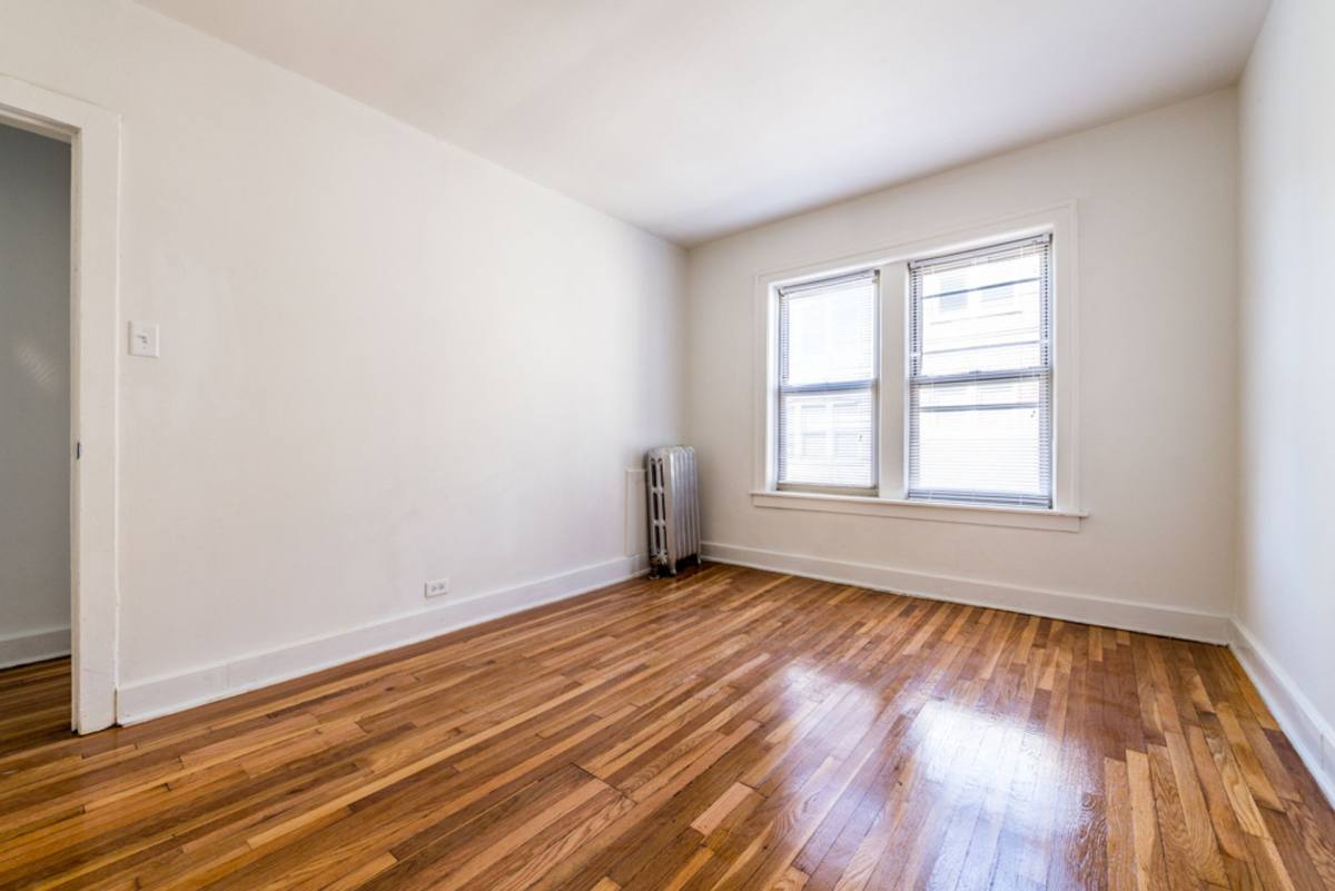 Apartment for rent at 6705 S Michigan, Chicago, IL 60637