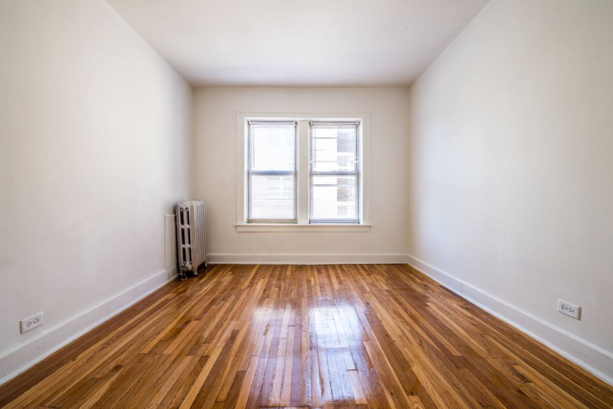 Apartment for rent at 6705 S Michigan, Chicago, IL 60637