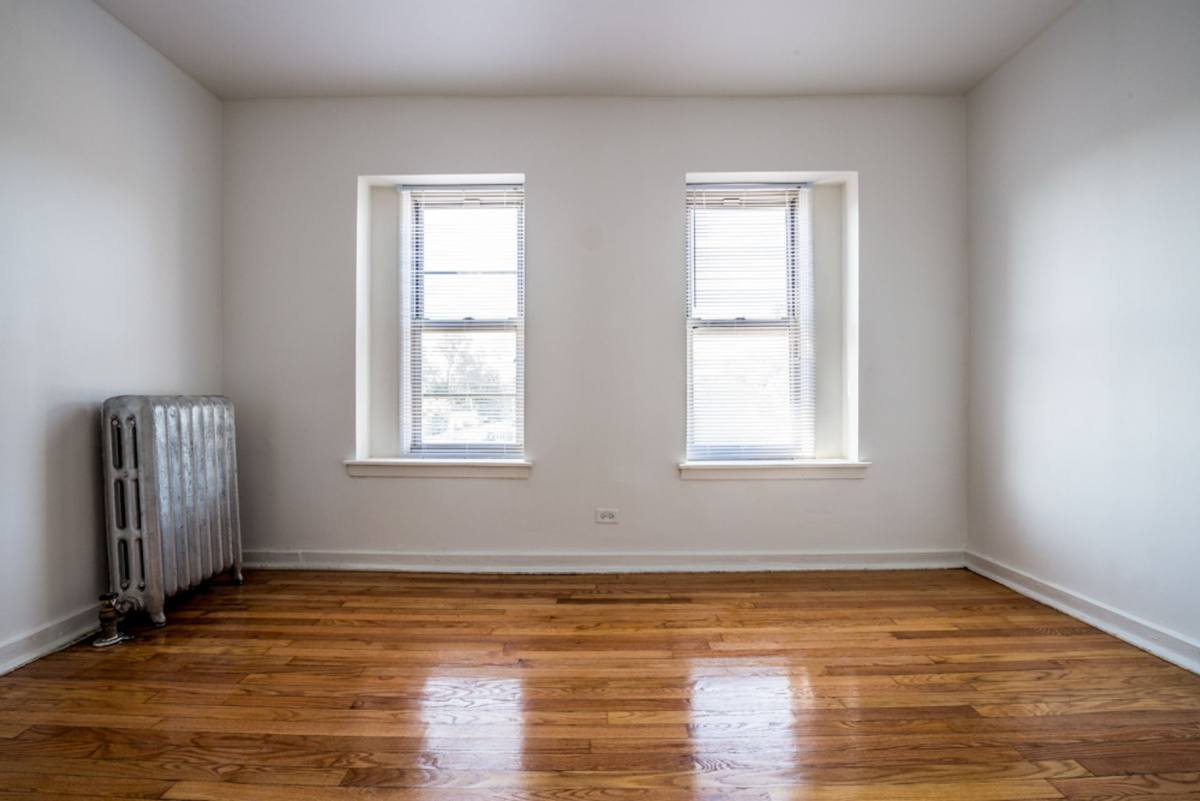 Apartment for rent at 6705 S Michigan, Chicago, IL 60637