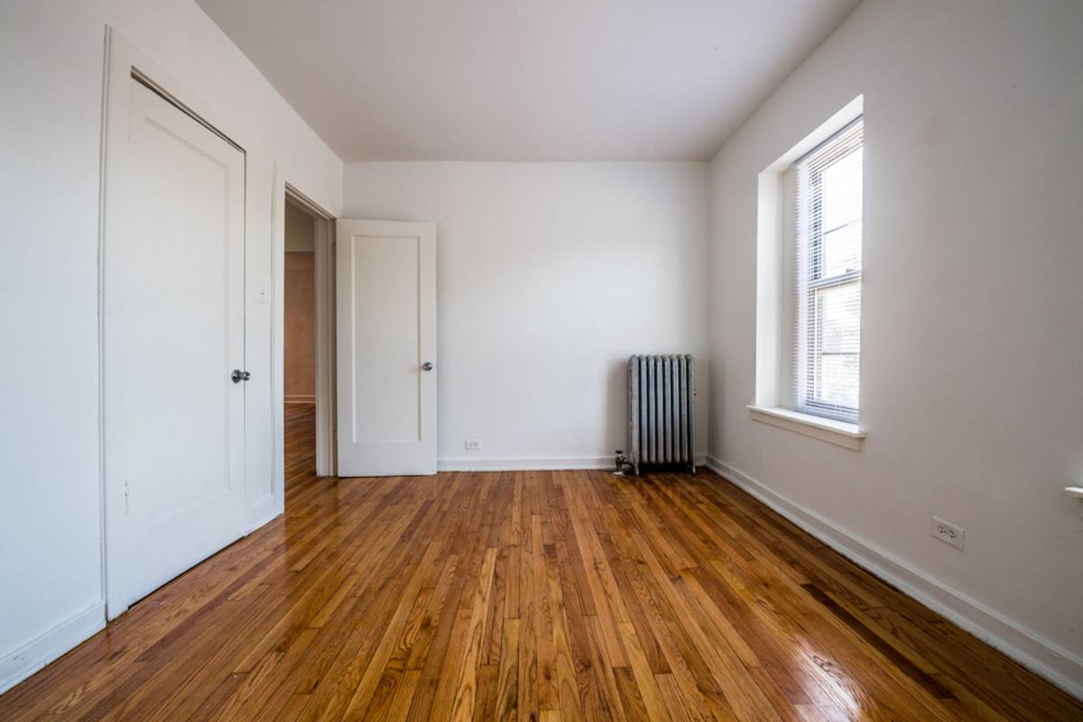 Apartment for rent at 6705 S Michigan, Chicago, IL 60637