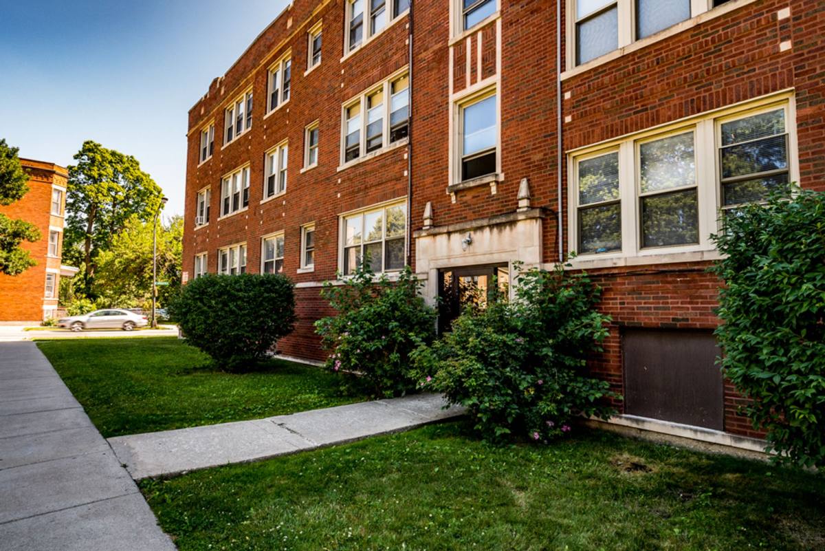 Apartment for rent at 6705 S Michigan, Chicago, IL 60637