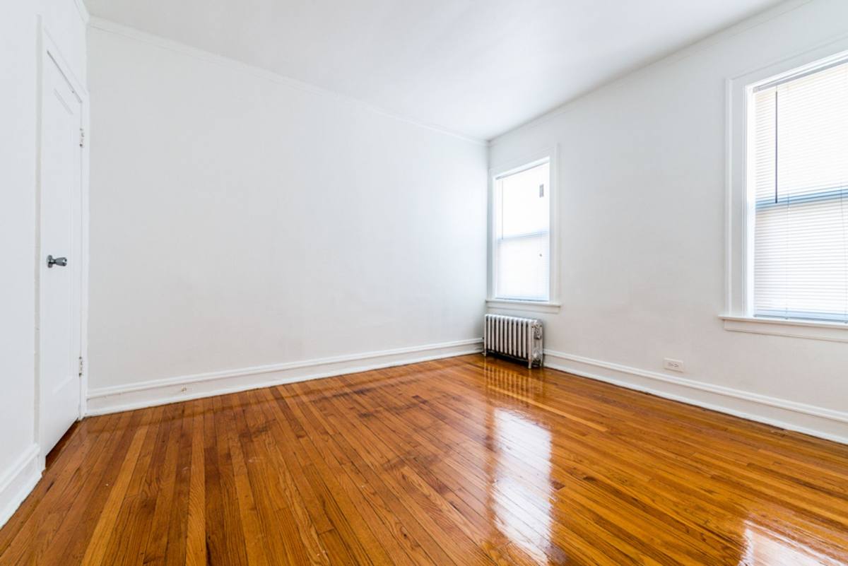 Apartment for rent at 7700 S Kingston Ave, Chicago, IL 60649
