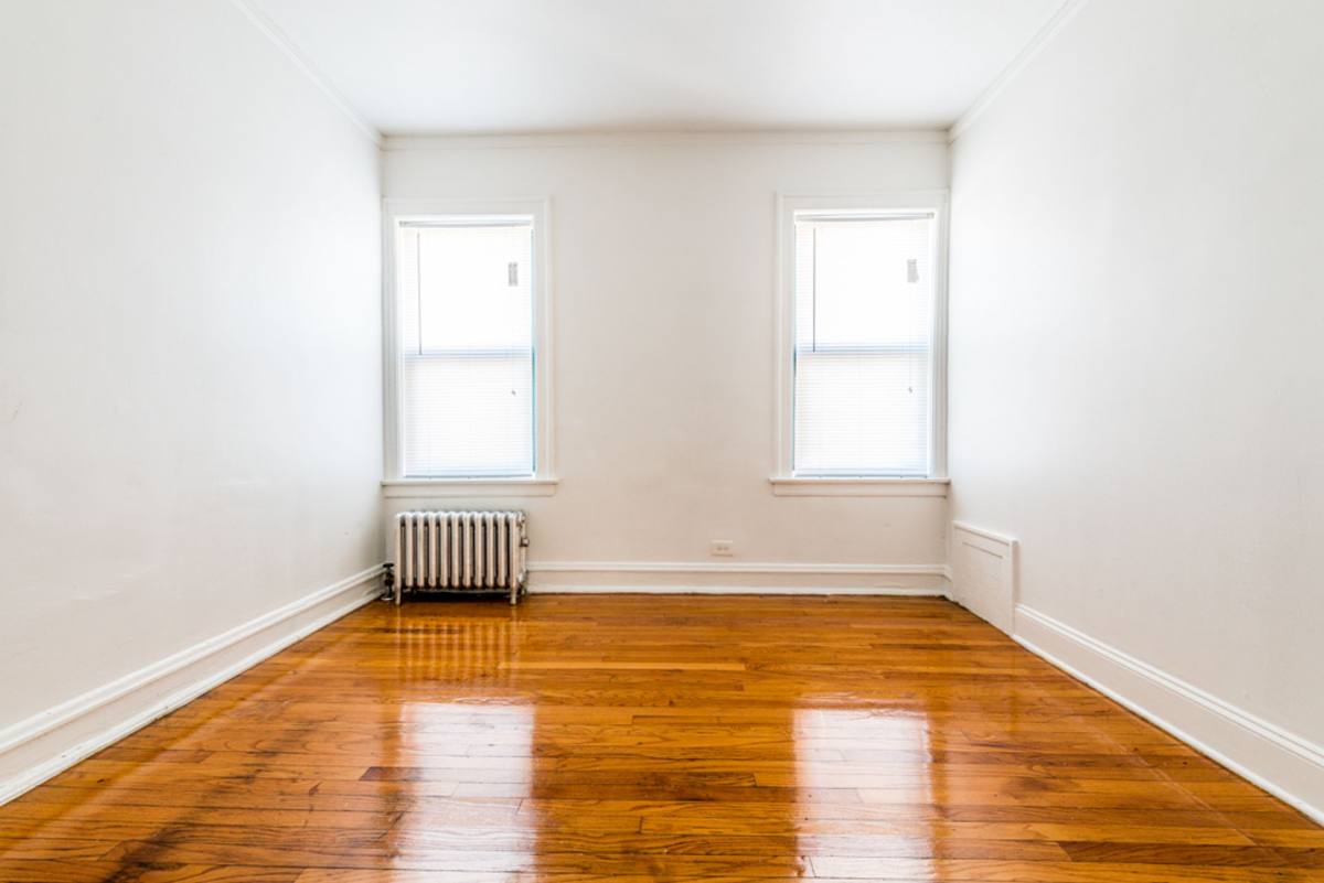 Apartment for rent at 7700 S Kingston Ave, Chicago, IL 60649