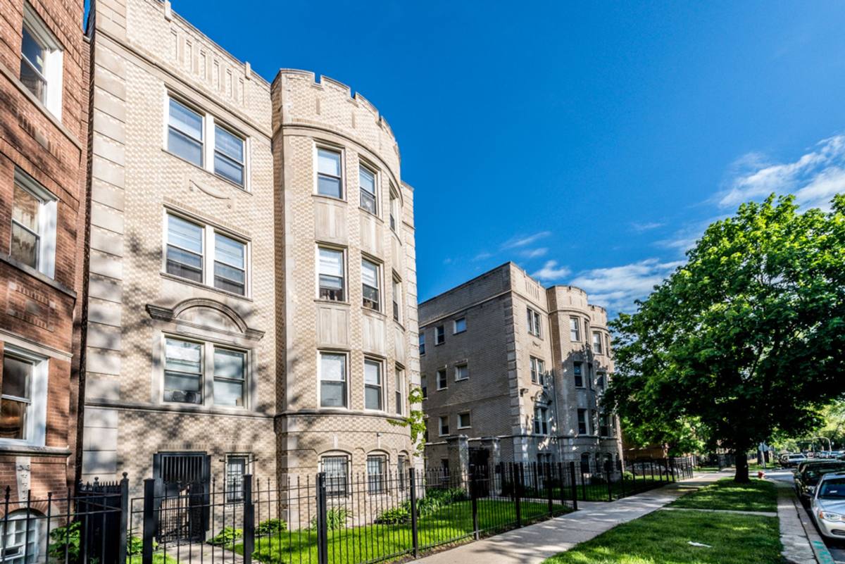 Apartment for rent at 7700 S Kingston Ave, Chicago, IL 60649