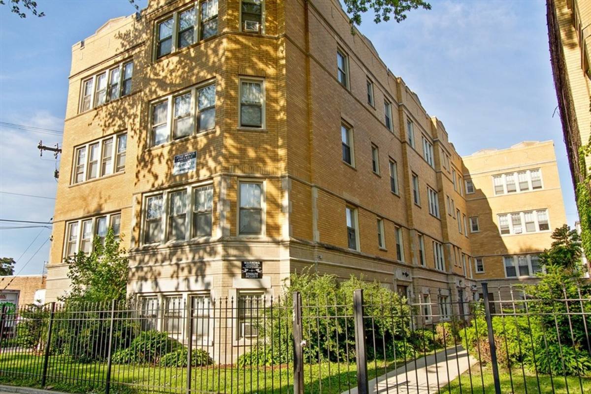 Apartment for rent at 7915-19 S Hermitage Ave, Chicago, IL 60620