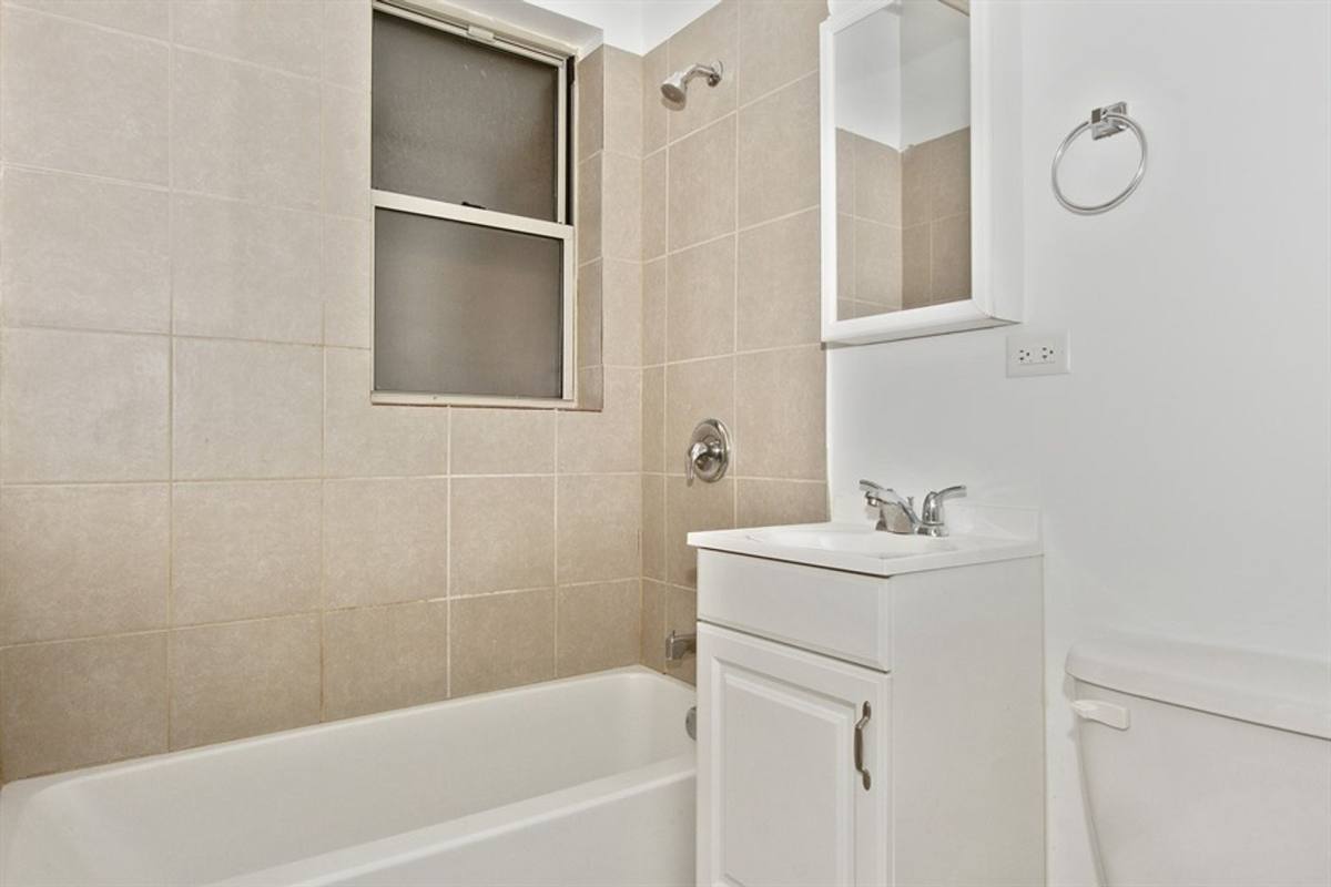 Apartment for rent at 7915-19 S Hermitage Ave, Chicago, IL 60620