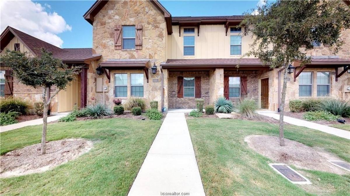 Townhouse for rent at 117 Armored Ave, College Station, TX 77845