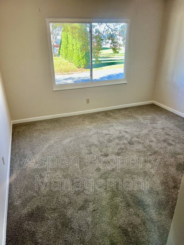 House for rent at 2216 Piper Place #1, Burlington, IA 52601