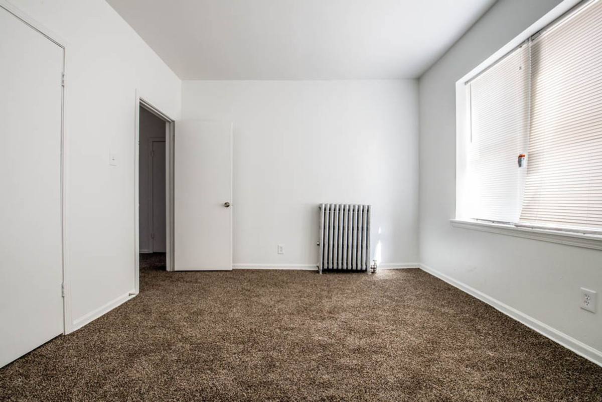 Apartment for rent at 418-24 S Laramie Ave, Chicago, IL 60644