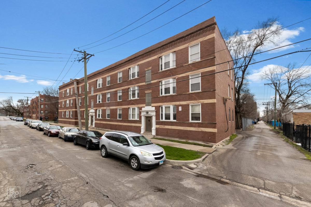 Apartment for rent at 7643 S Stewart Ave, Chicago, IL 60620