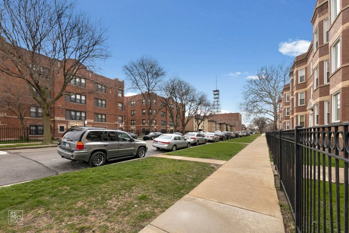 Apartment for rent at 7643 S Stewart Ave, Chicago, IL 60620