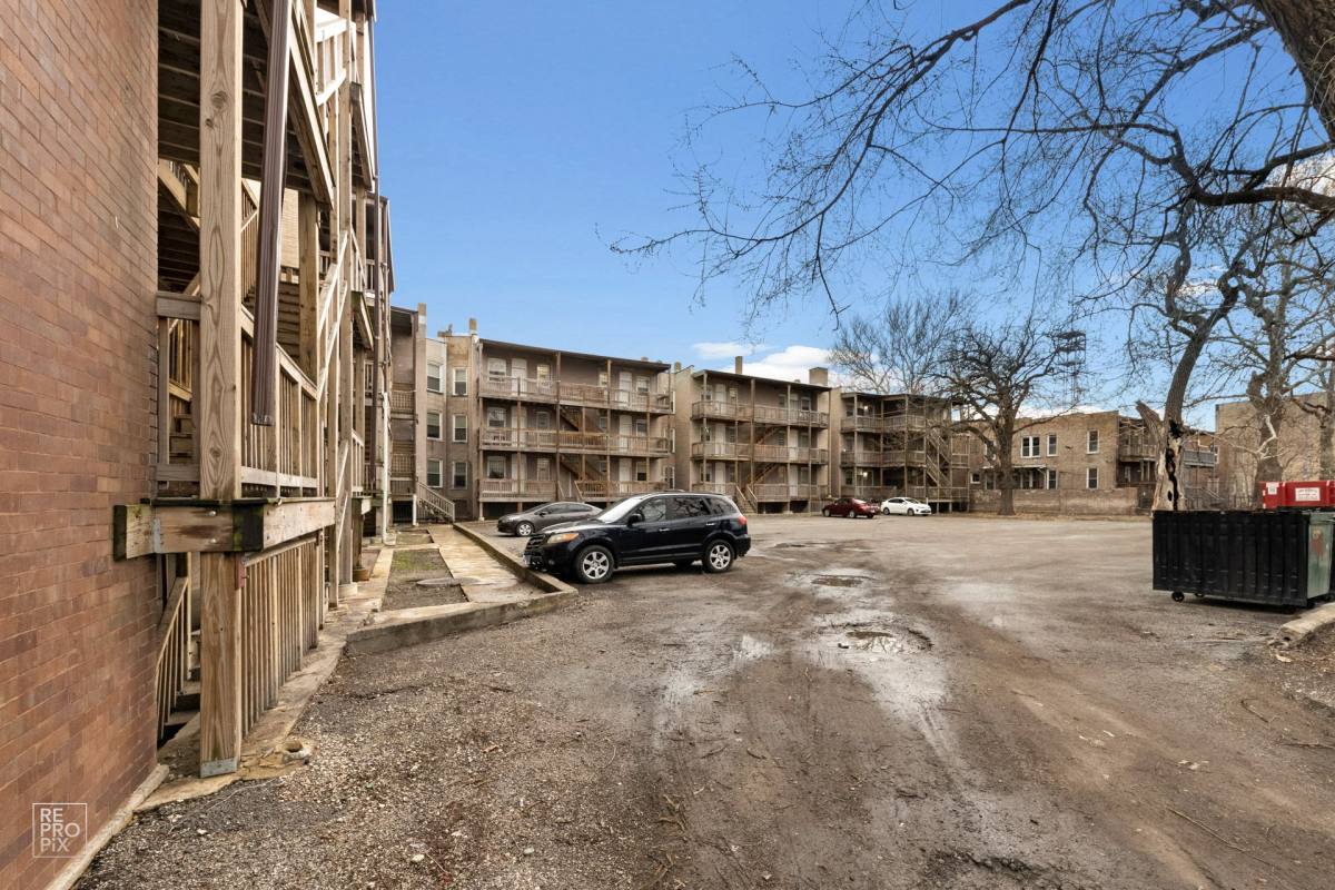 Apartment for rent at 7643 S Stewart Ave, Chicago, IL 60620