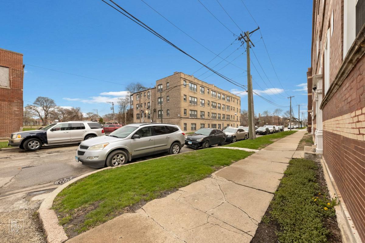 Apartment for rent at 7643 S Stewart Ave, Chicago, IL 60620