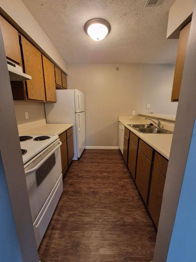 Residences at Fox Pointe, 10526 Fort Plaza, Omaha, NE 68134 - Apartment for Rent - Image 3
