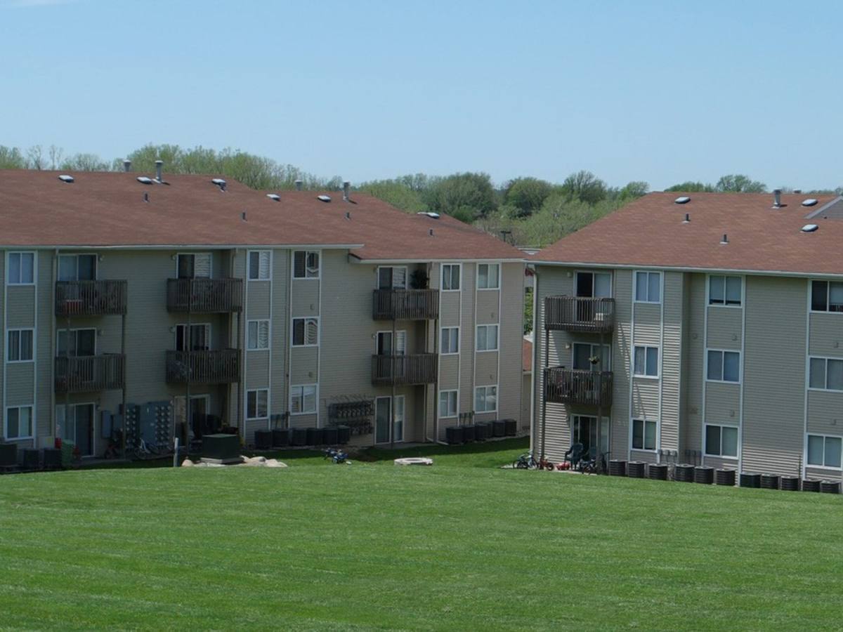 Residences at Fox Pointe, 10526 Fort Plaza, Omaha, NE 68134 - Apartment for Rent - Image 1