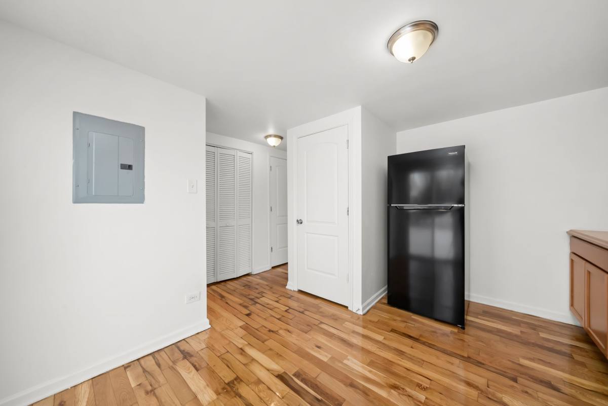 Townhouse for rent at 158 E 133rd St, Riverdale, IL 60827