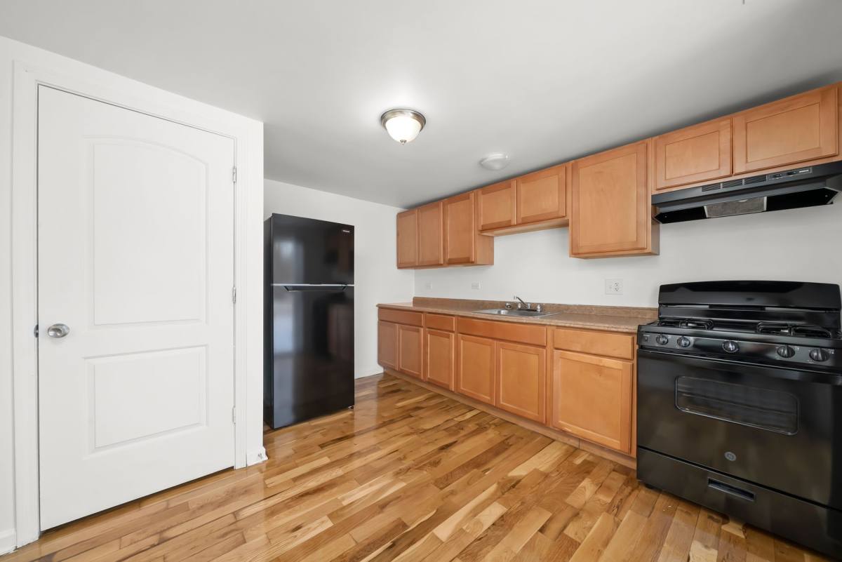 Townhouse for rent at 158 E 133rd St, Riverdale, IL 60827