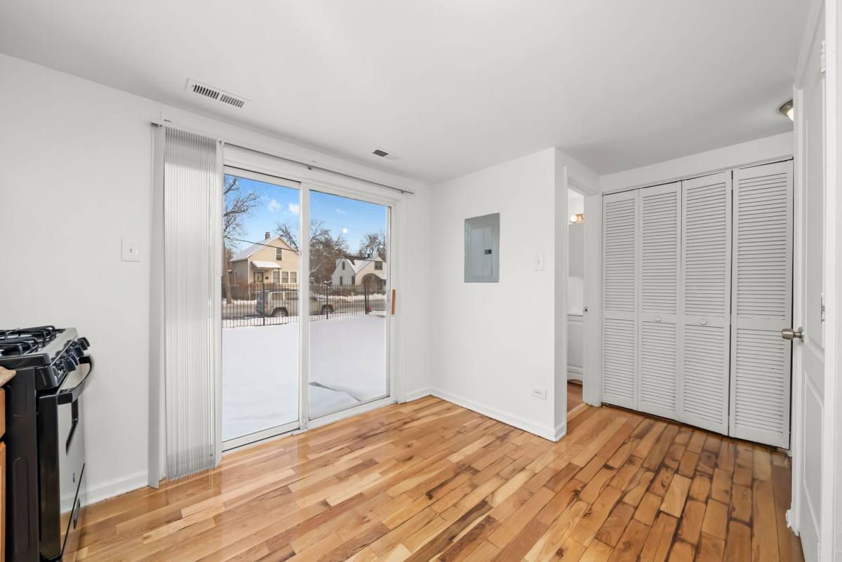 Townhouse for rent at 158 E 133rd St, Riverdale, IL 60827