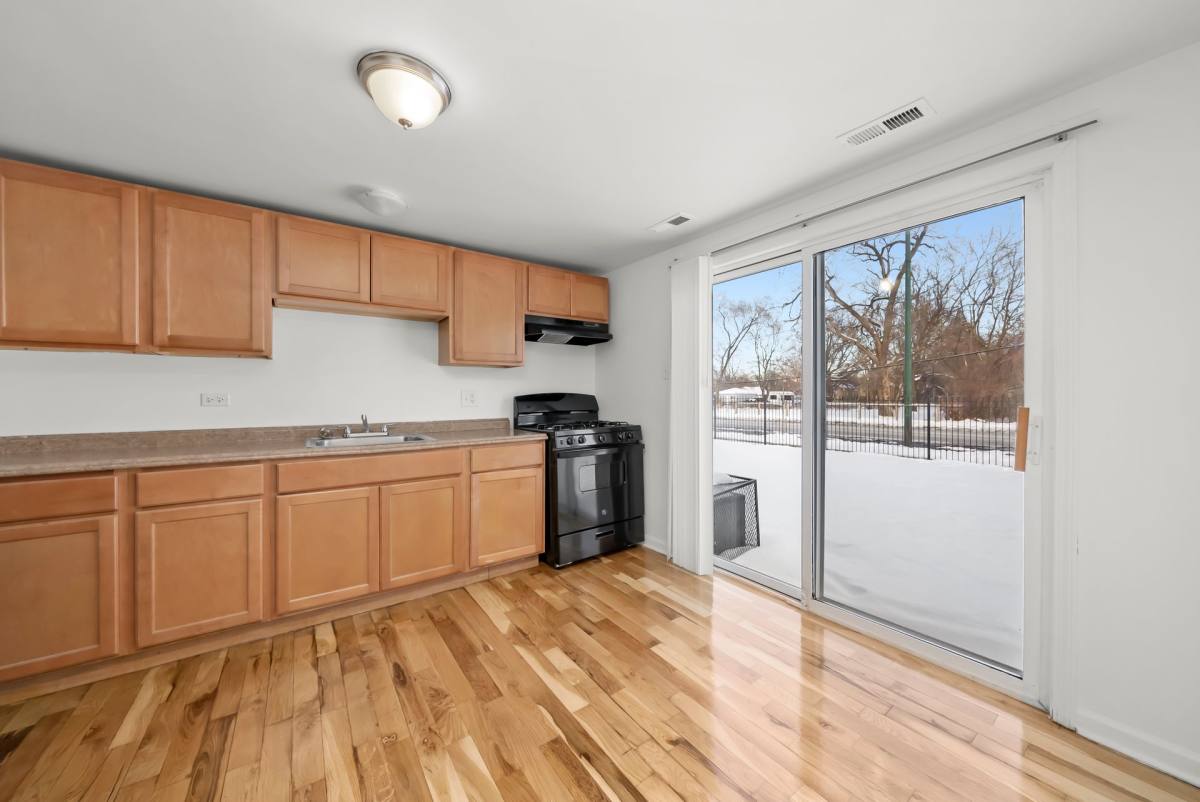 Townhouse for rent at 158 E 133rd St, Riverdale, IL 60827