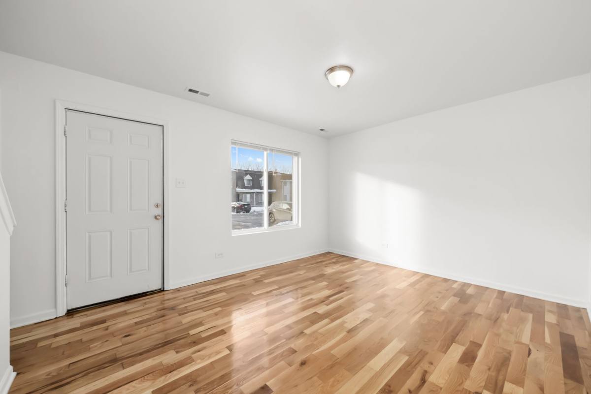 Townhouse for rent at 158 E 133rd St, Riverdale, IL 60827