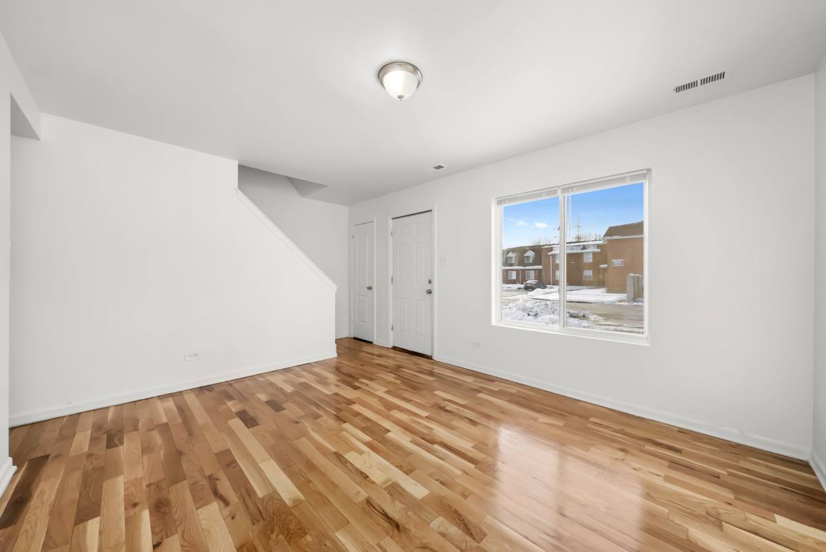 Townhouse for rent at 158 E 133rd St, Riverdale, IL 60827