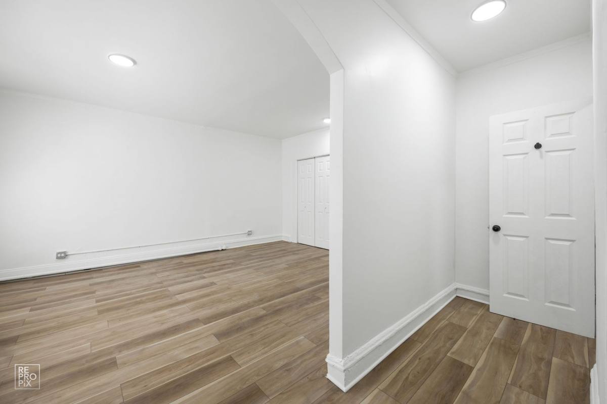Apartment for rent at 6751 S Jeffery Blvd, Chicago, IL 60649