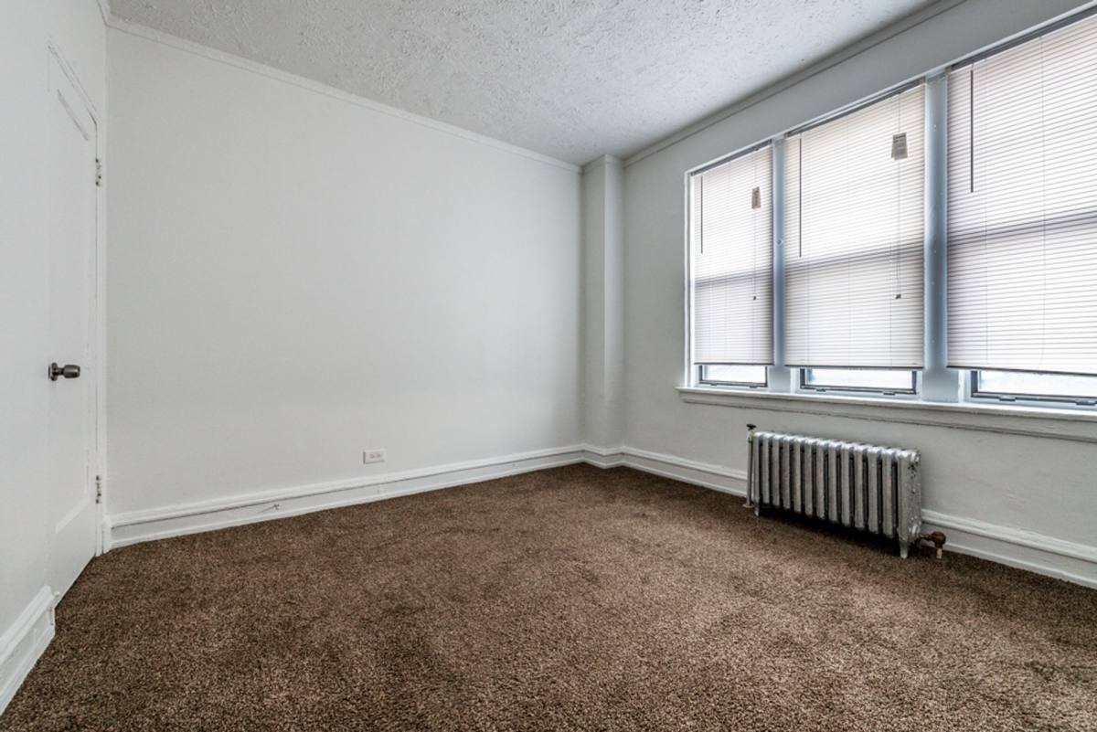 Apartment for rent at 6751 S Jeffery Blvd, Chicago, IL 60649