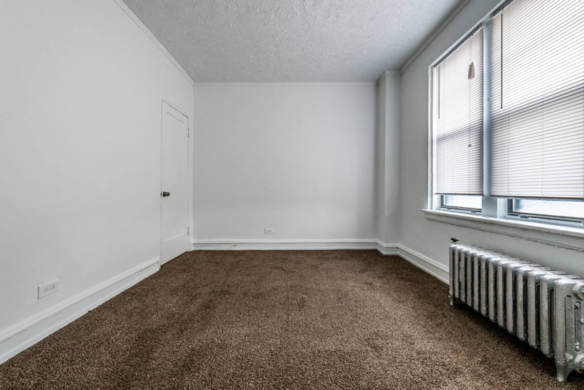 Apartment for rent at 6751 S Jeffery Blvd, Chicago, IL 60649