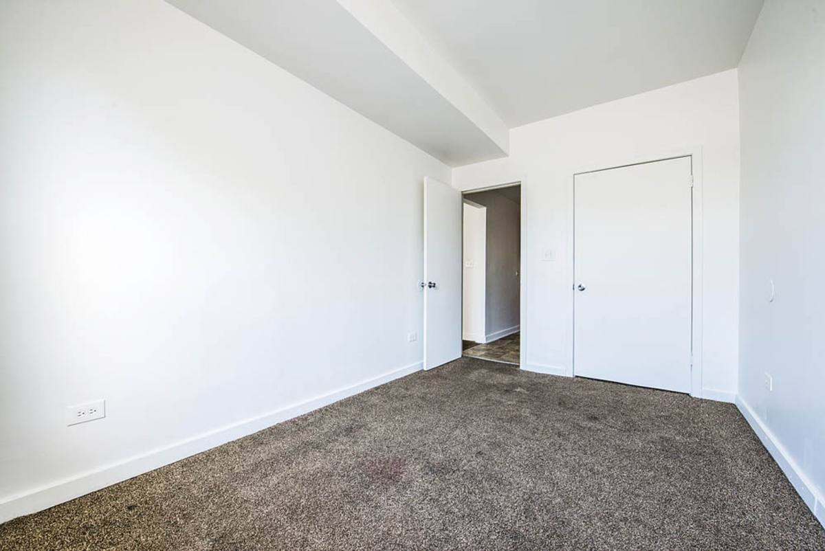 Apartment for rent at 7055 S St Lawrence Ave, Chicago, IL 60637