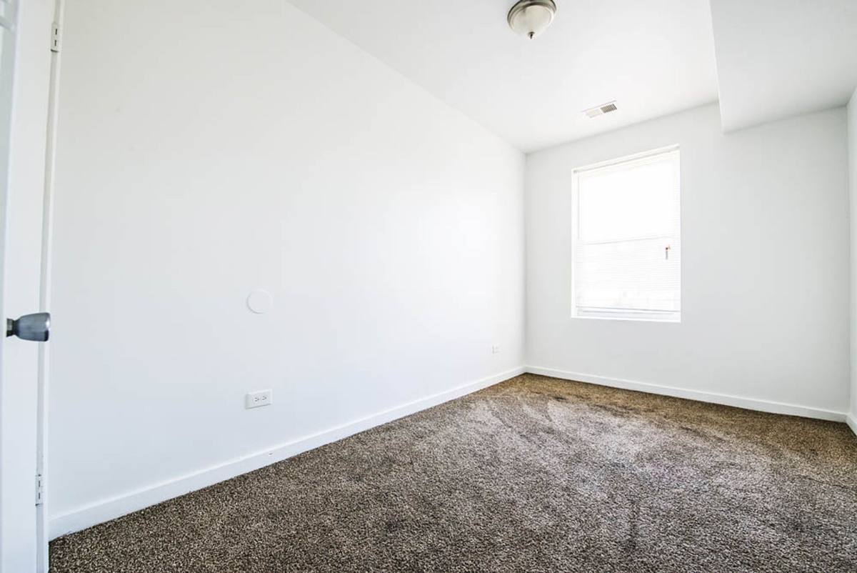Apartment for rent at 7055 S St Lawrence Ave, Chicago, IL 60637