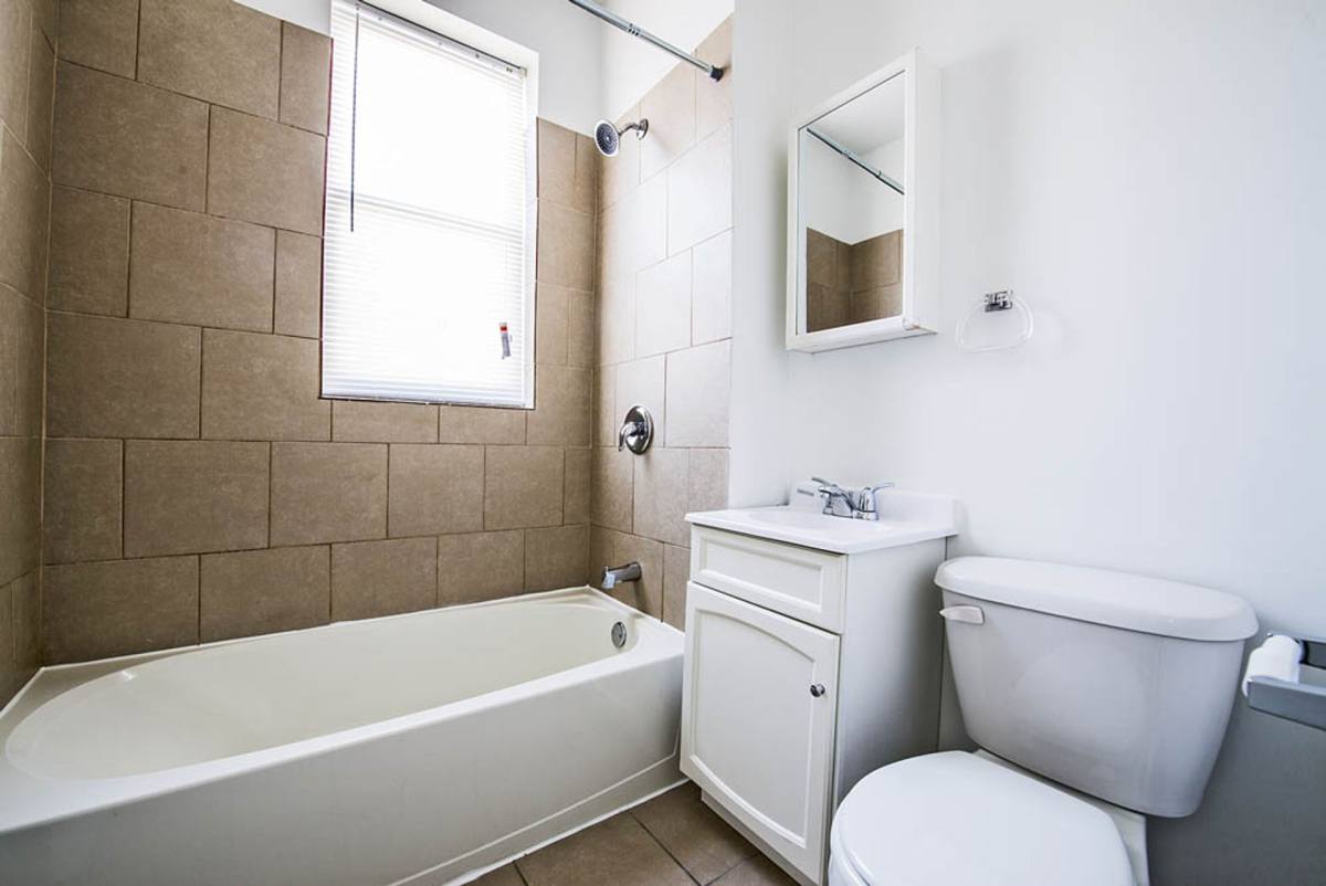 Apartment for rent at 7055 S St Lawrence Ave, Chicago, IL 60637