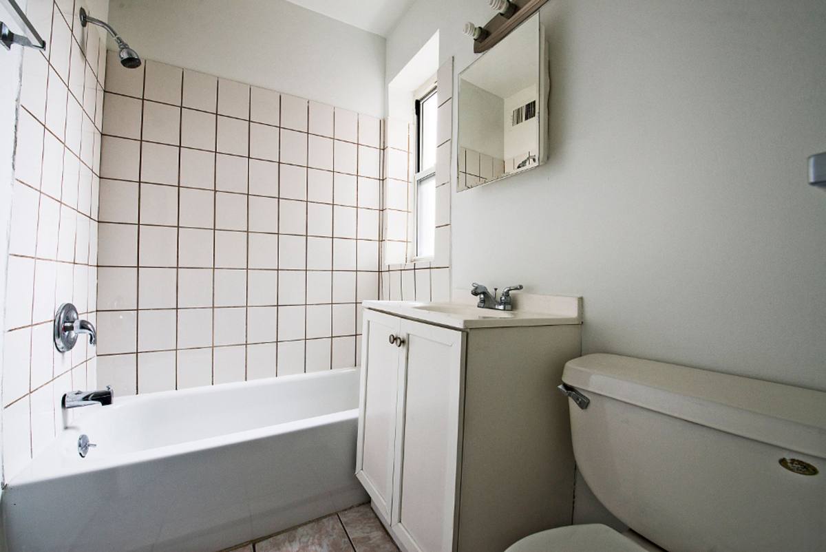 Apartment for rent at 714-20 E 82nd, Chicago, IL 60619