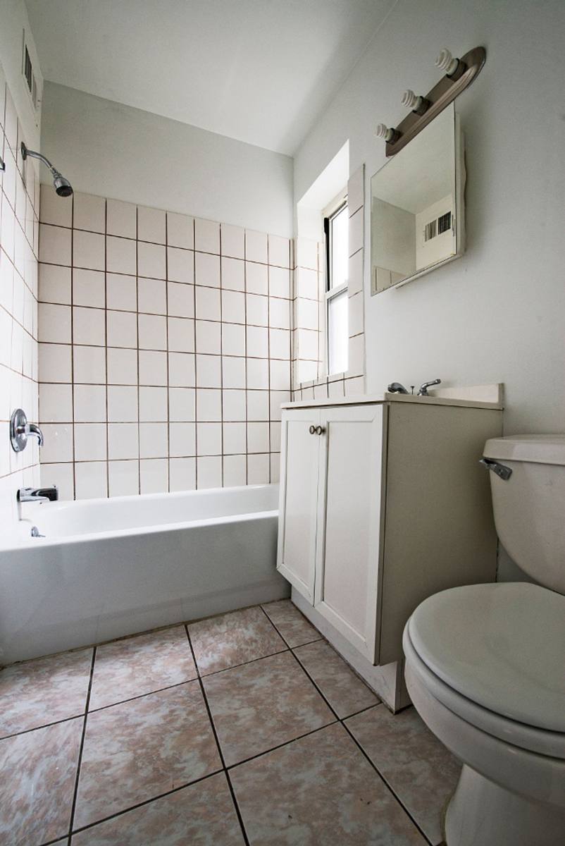Apartment for rent at 714-20 E 82nd, Chicago, IL 60619