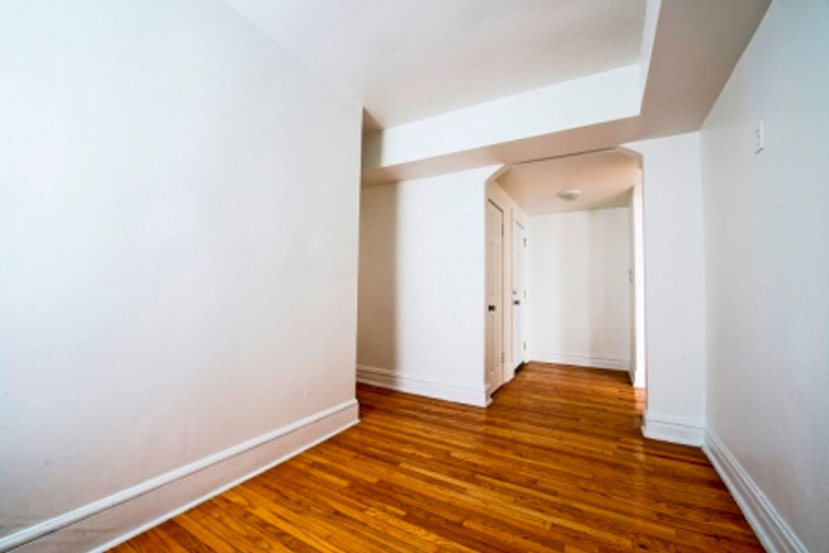 Apartment for rent at 6933 S Indiana, Chicago, IL 60637