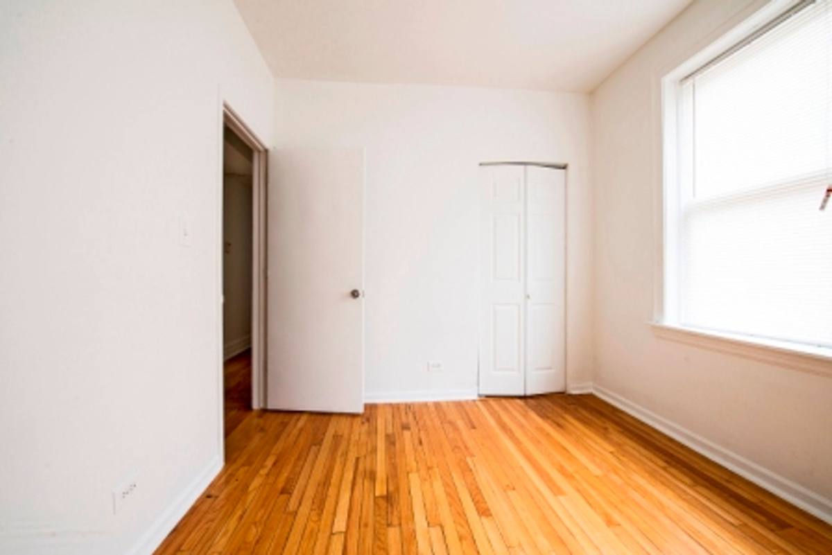 Apartment for rent at 6933 S Indiana, Chicago, IL 60637