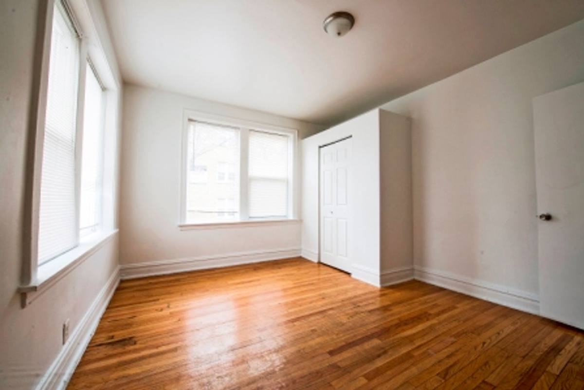 Apartment for rent at 6933 S Indiana, Chicago, IL 60637