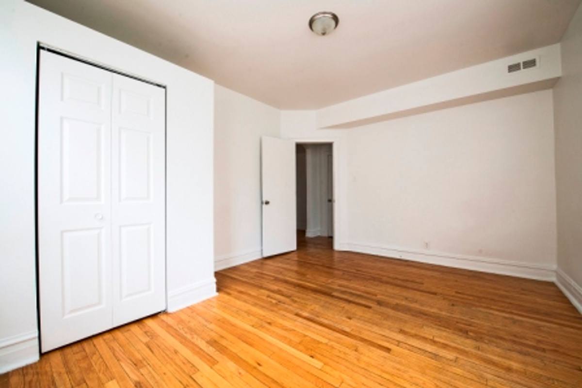 Apartment for rent at 6933 S Indiana, Chicago, IL 60637