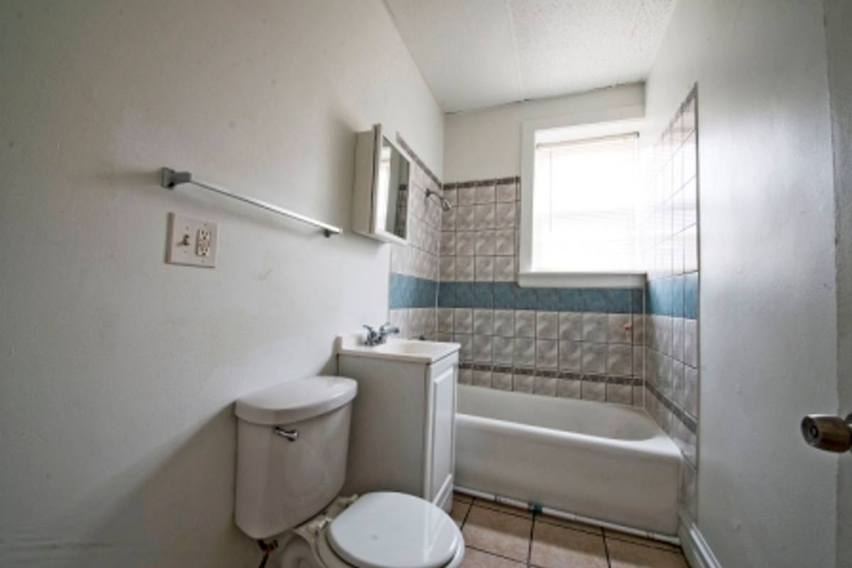 Apartment for rent at 6933 S Indiana, Chicago, IL 60637