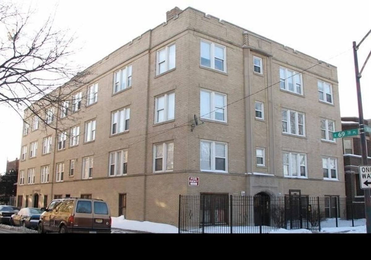Apartment for rent at 6933 S Indiana, Chicago, IL 60637
